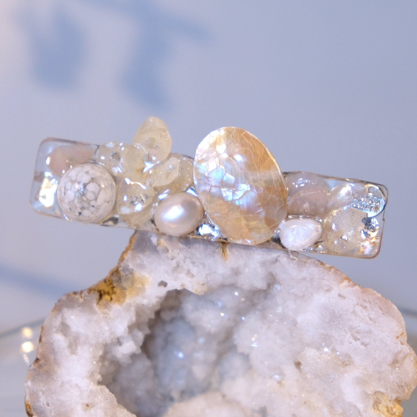 [ NEW ] Floral and white crystal rose quartz mother-of-pearl freshwater pearl hair clip N124