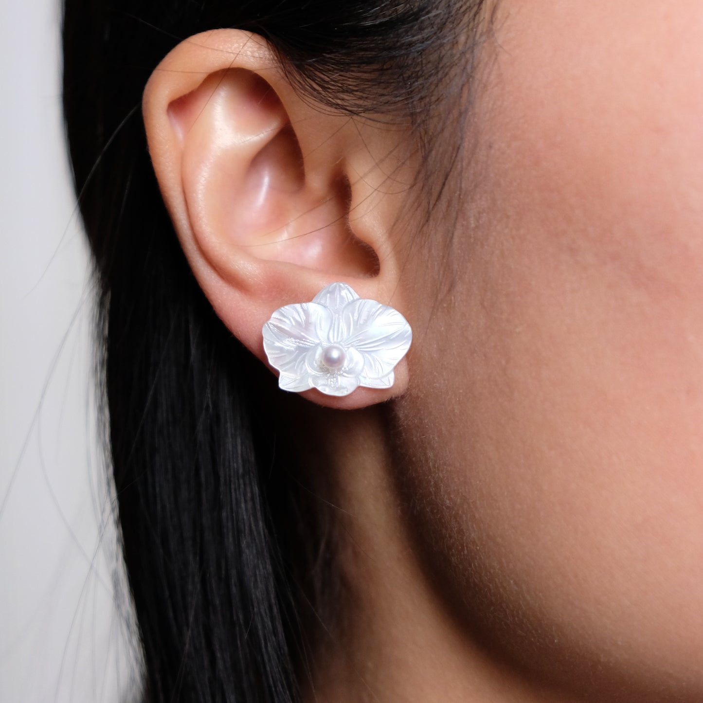 蘭花貝母 淡水珍珠 925純銀耳針耳環 E365