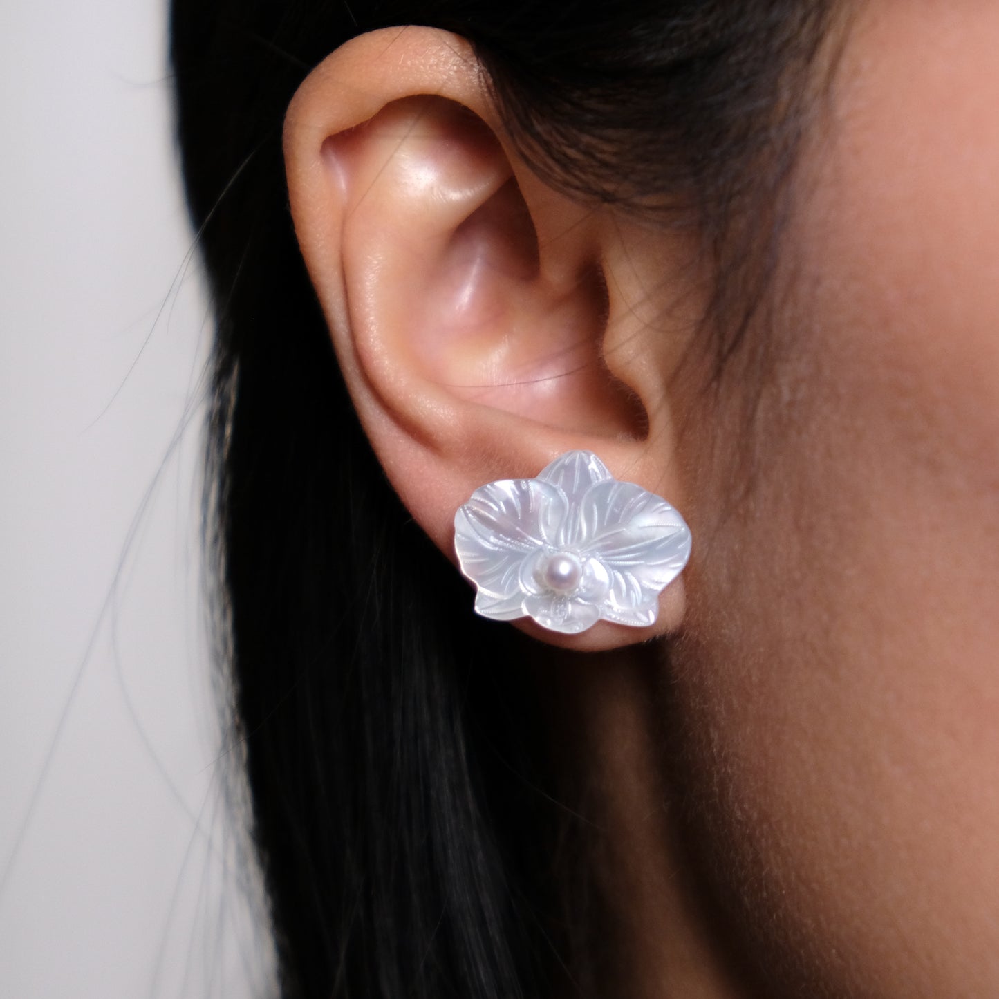 蘭花貝母 淡水珍珠 925純銀耳針耳環 E365