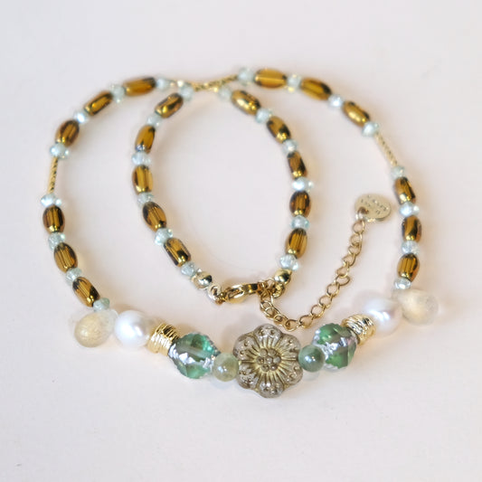 [ 復古風 ] 堅強的梅花 淡水珍珠 綠色琥珀色琉璃珠 頸鏈 CHOKER C135