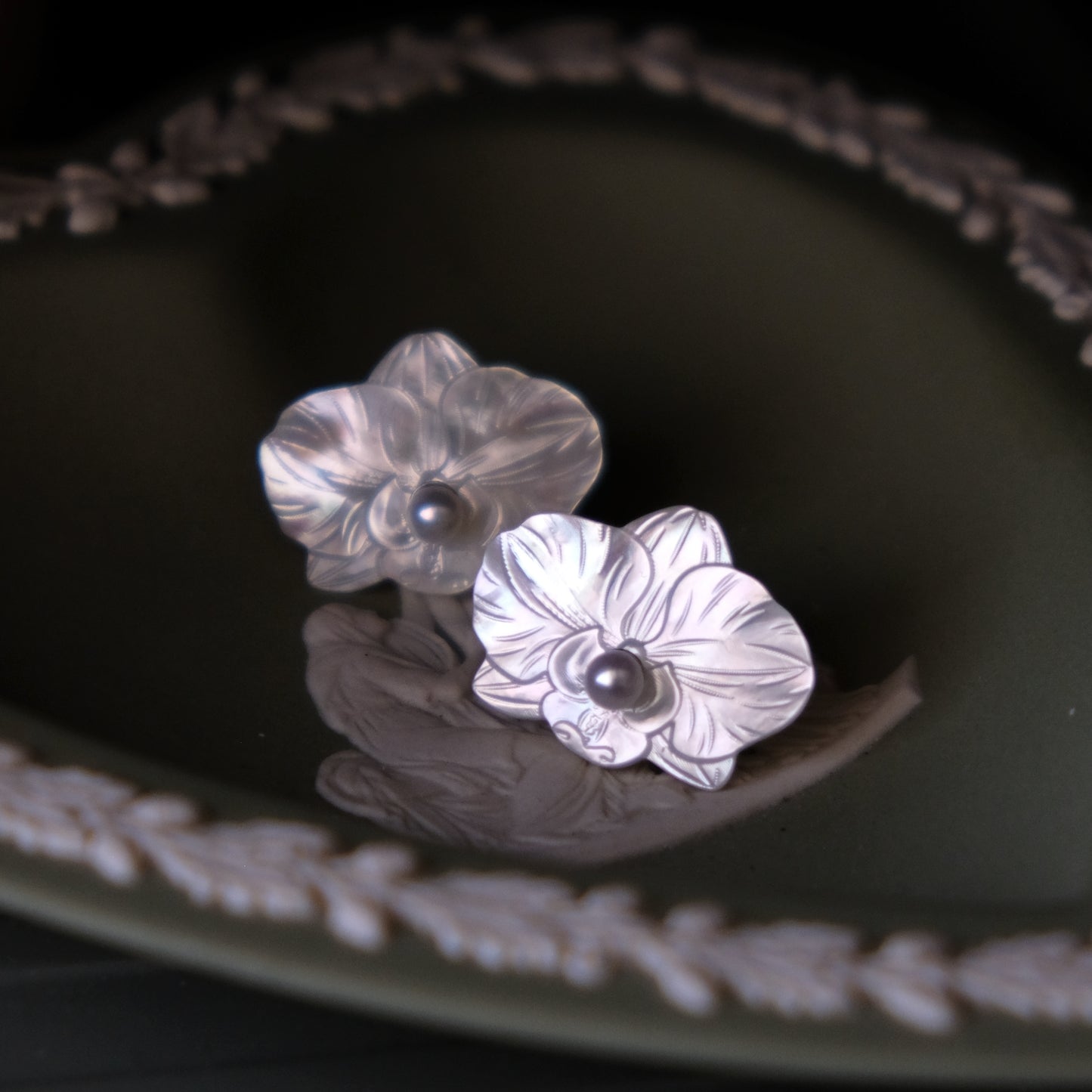 蘭花貝母 淡水珍珠 925純銀耳針耳環 E365