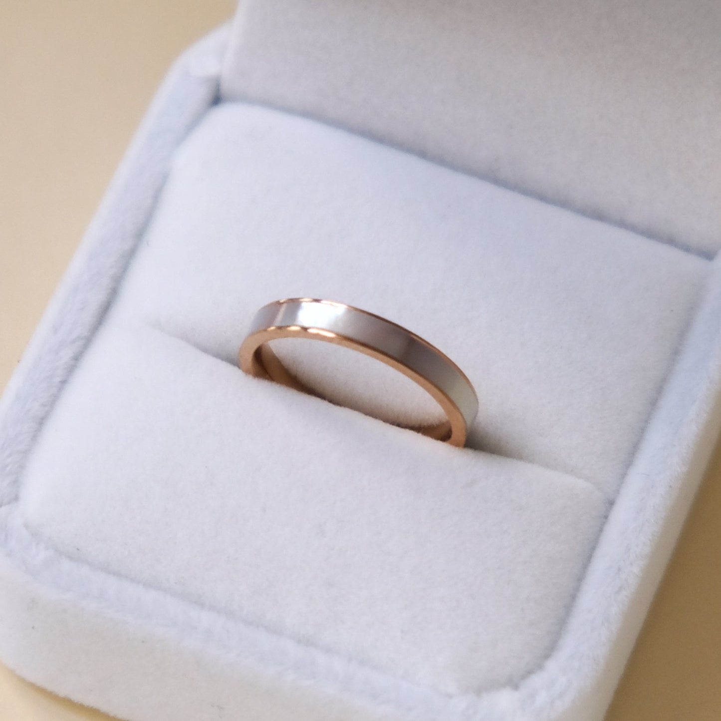 Mother-of-pearl rose gold titanium steel ring R132 [Zhendianzhibao]